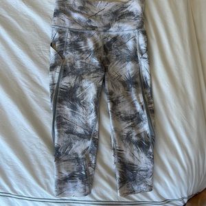 Lululemon medium rise cropped leggings